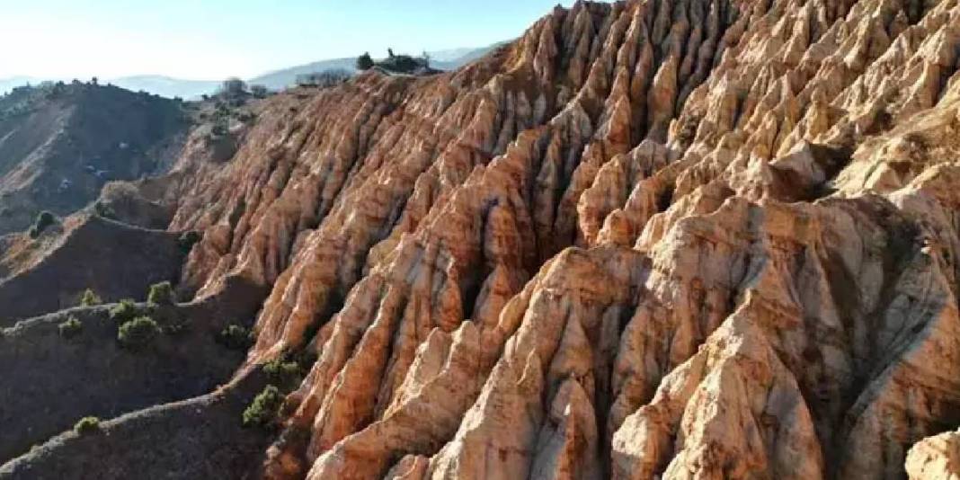 Milyonlarca yılda oluştu, ismiyle korku saldı! Doğa olayları sonucu ortaya çıktı: İşte “Şeytan Şehri Kayalıkları” 8